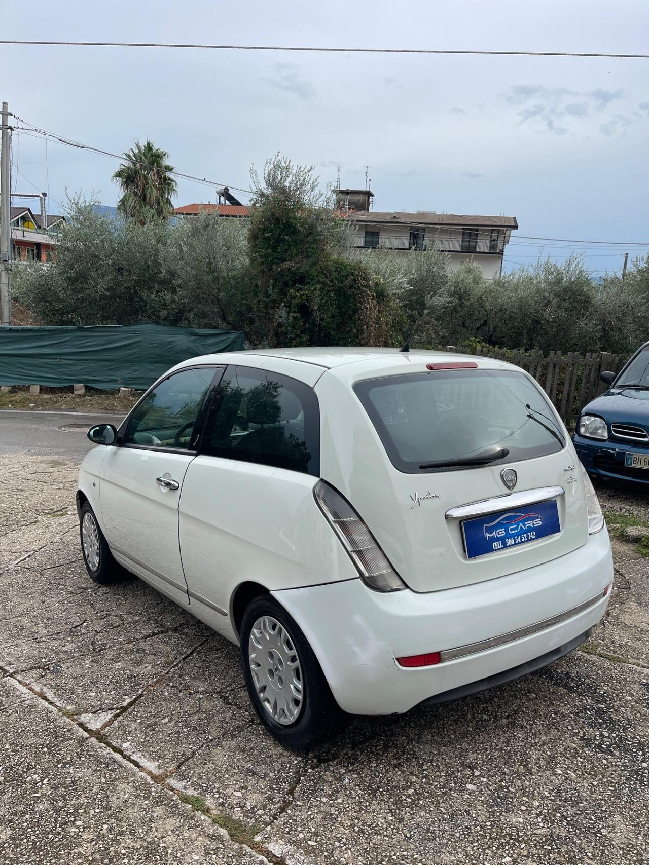 Lancia Ypsilon 1.3 MJT 75 CV Platino