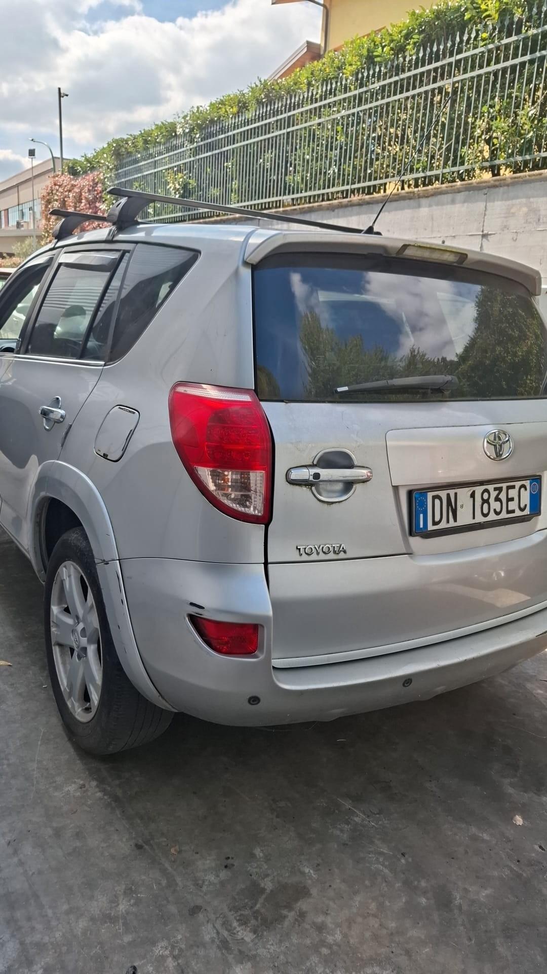 Toyota RAV 4 RAV4 Crossover 2.2 D-4D PER RICAMBI