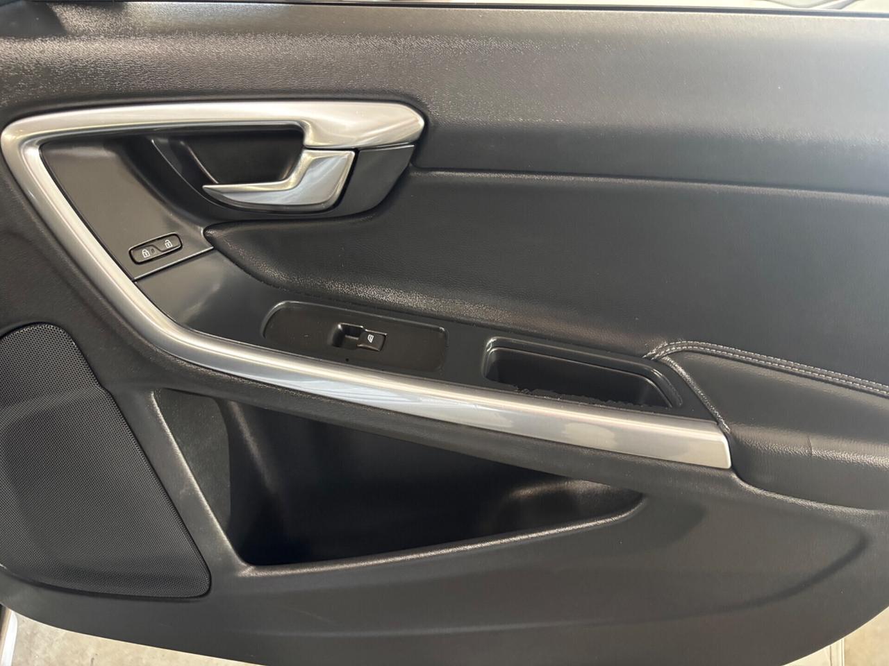 Volvo V60 Cross Country D3 Geartronic Summum