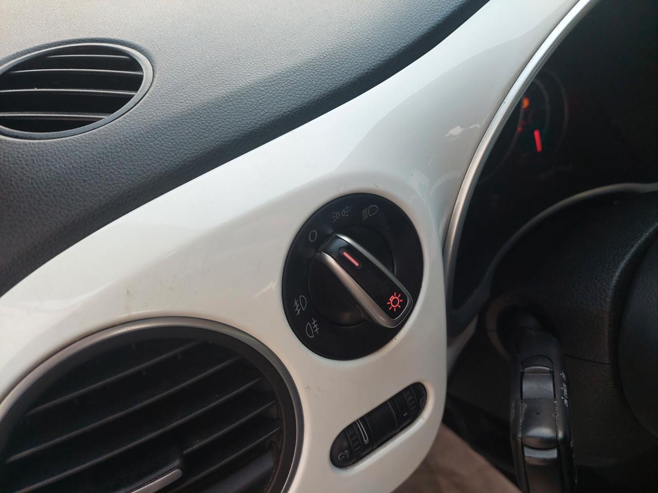 Volkswagen Maggiolino 1.6 TDI Design *NEOPATENTATI*