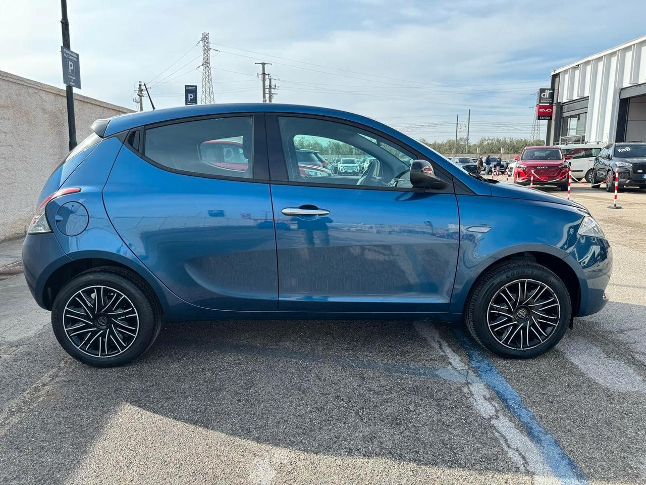 Lancia Ypsilon 1.0 FireFly 5 porte S&S Hybrid Silver Plus