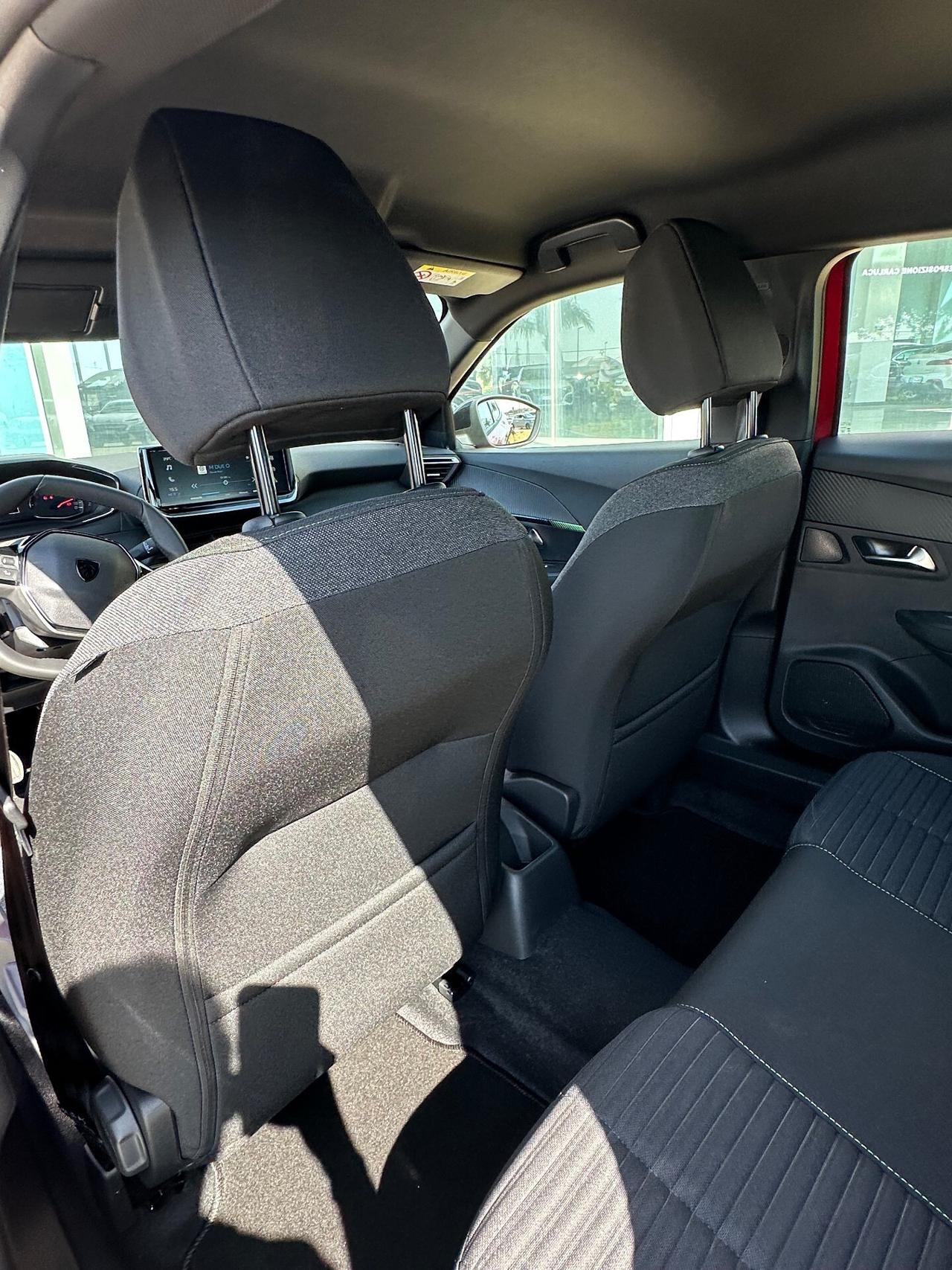 Peugeot 2008 1.2 Style offerta T-Stock prezzo imperdibile