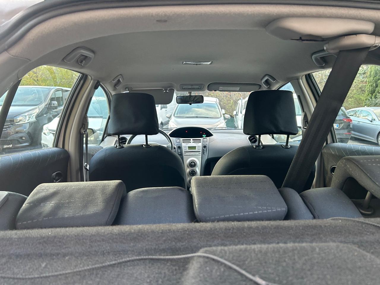 Toyota Yaris 1.3 5 porte cambio automatico 120000km