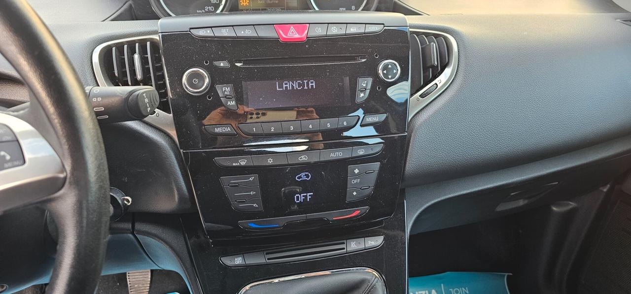 Lancia Ypsilon 1.2 69 CV 5 porte S&S Gold