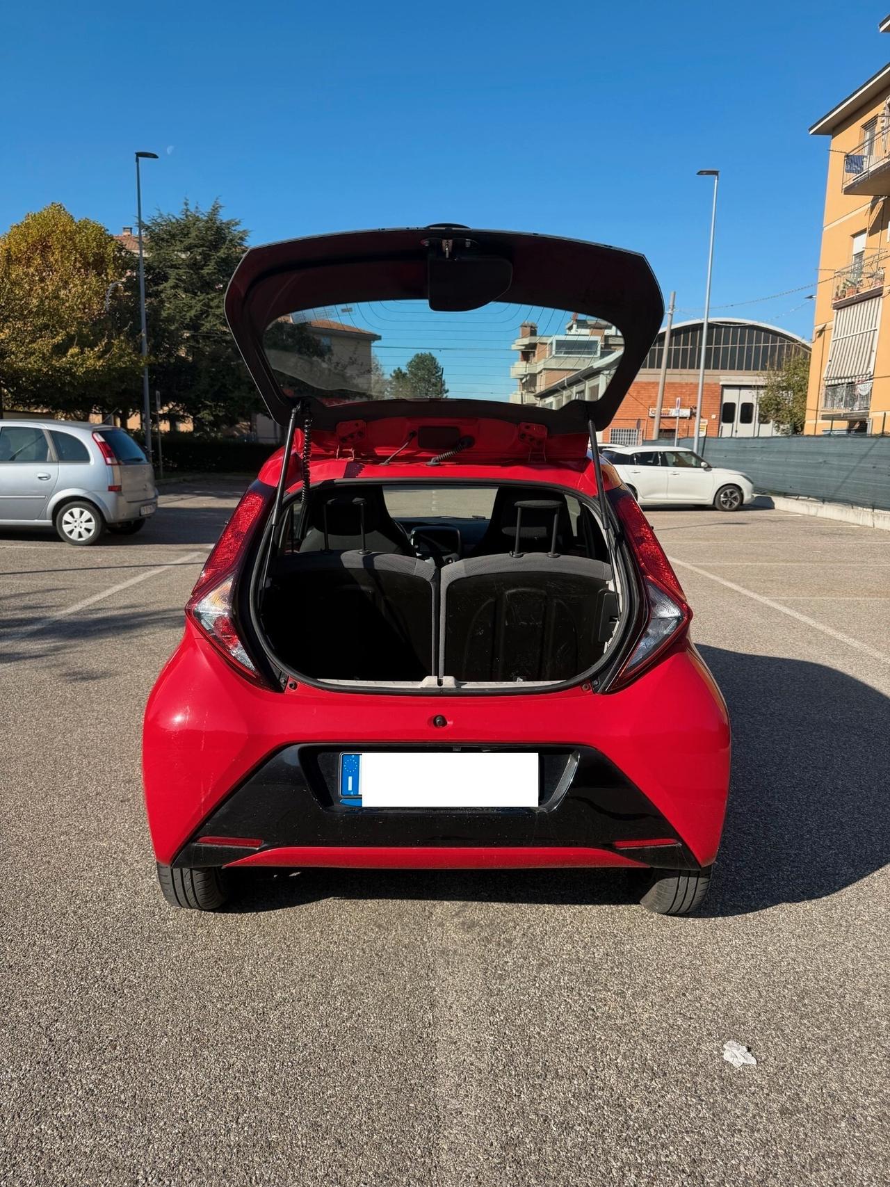 Toyota Aygo 1.0 - NEOPATENTATI - 12 MESI DI GARANZIA -