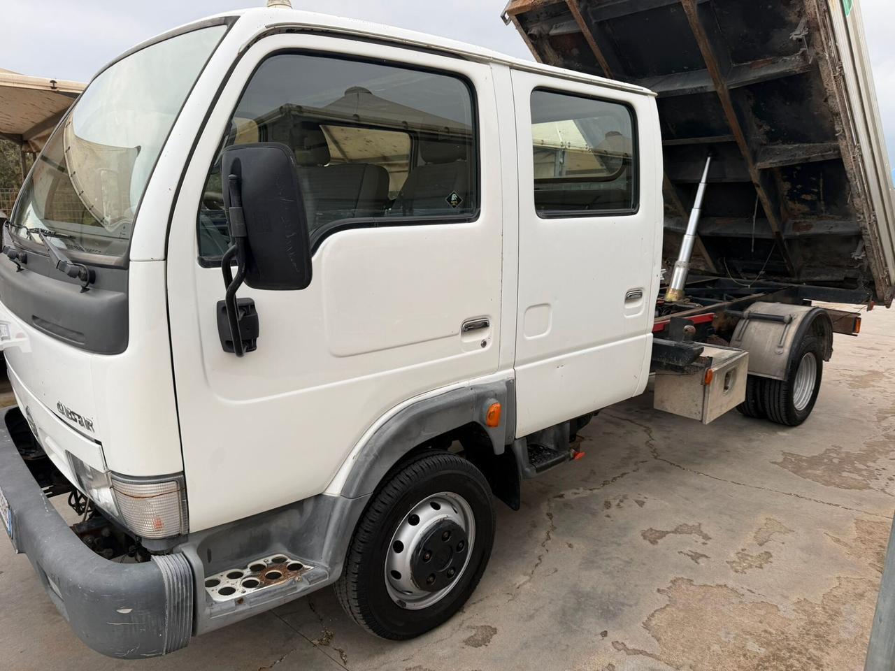Nissan Cabstar NT400 Ribaltabile Trilaterale