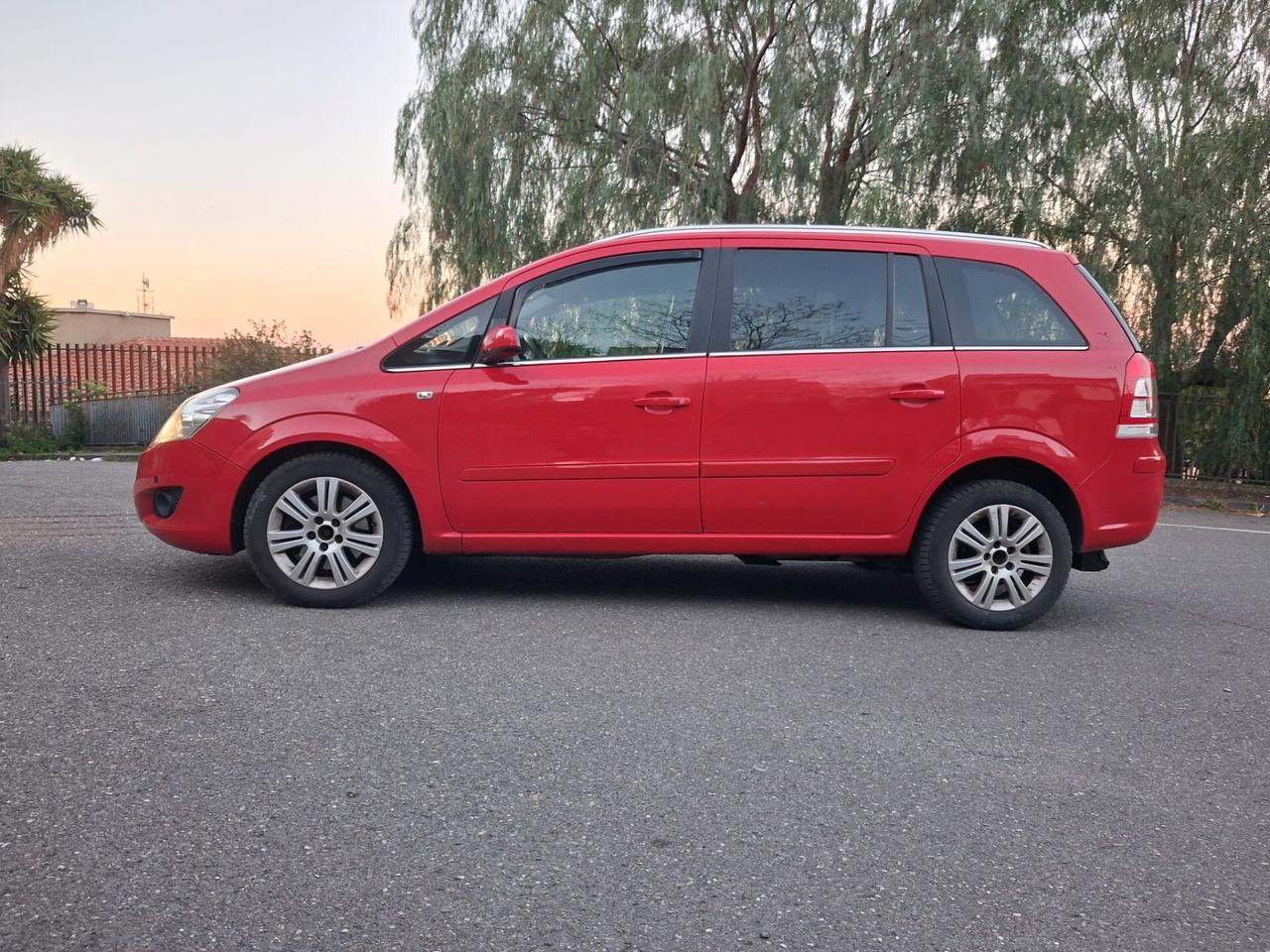 Opel Zafira Pianale ribassato con rampa disabili in carrozzina