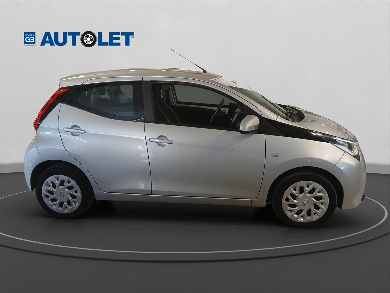 Toyota Aygo Connect 1.0 VVT-i 72 CV 5 porte x-play