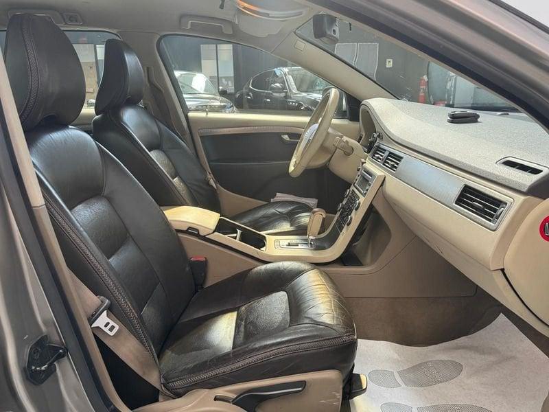 Volvo XC70 XC70 2.4 d5 Momentum awd 185cv