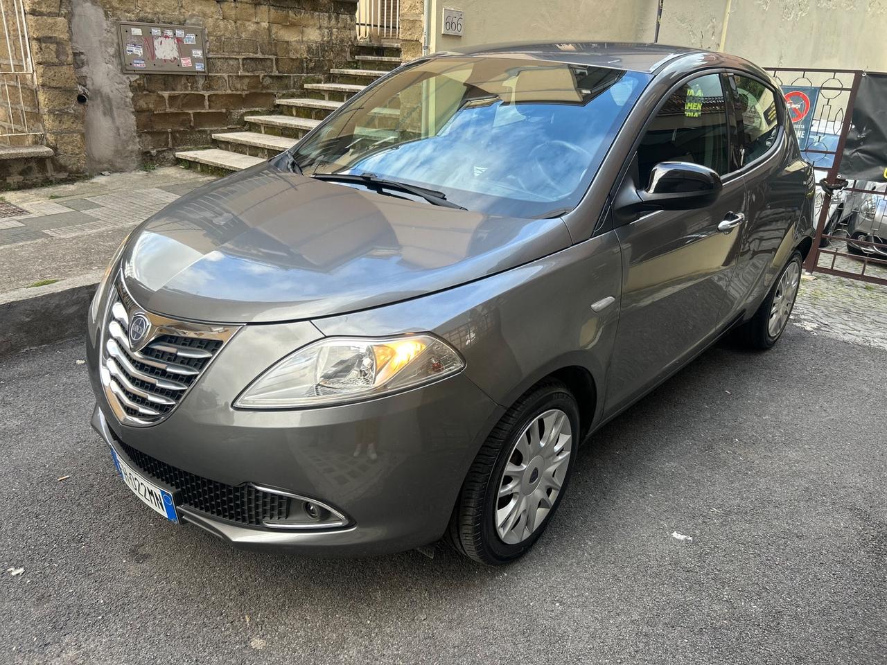 Lancia Ypsilon 1.2 69 CV 5 porte Platinum