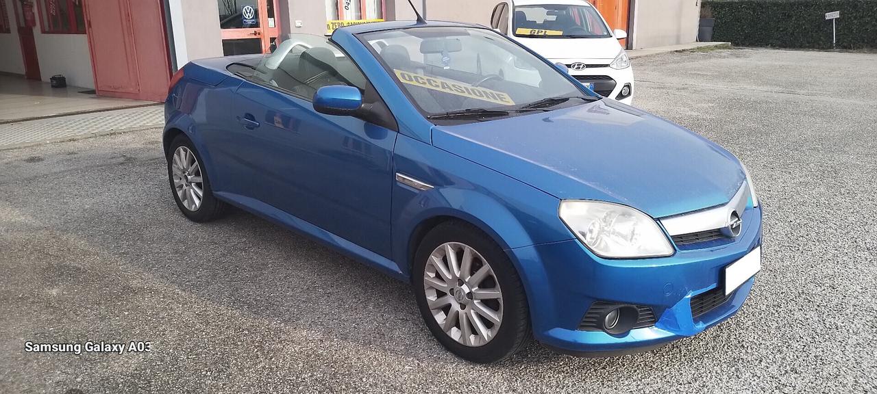 Opel Tigra TwinTop 1.4 16V First Edition