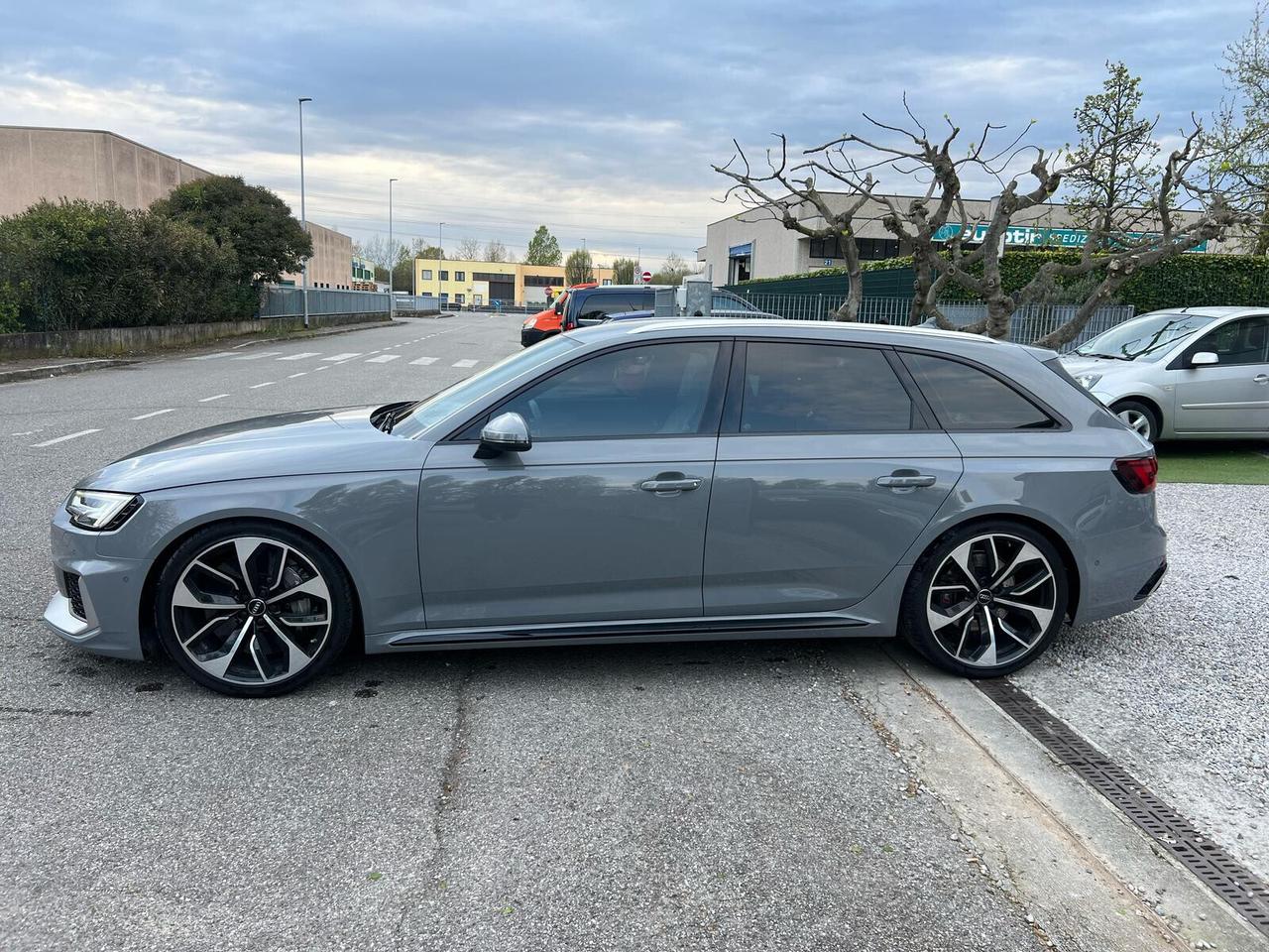 Audi A4 RS4 Avant 3.0 TFSI quattro RS 450CAVALLI