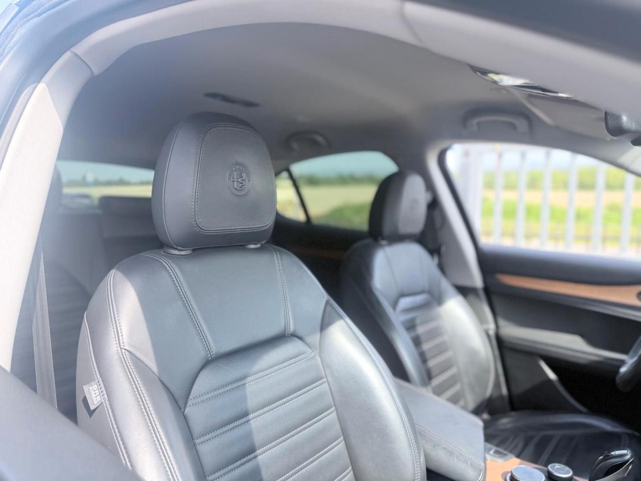 Alfa Romeo Stelvio 2.0 Turbo 280 CV AT8 Q4 GANCIO TRAINO