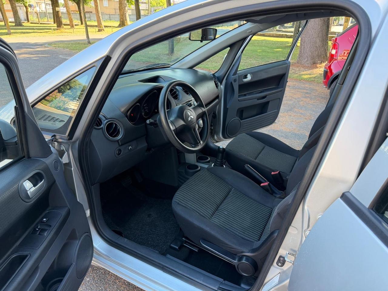 Mitsubishi Colt 1.5BENZINA 110cv automatica