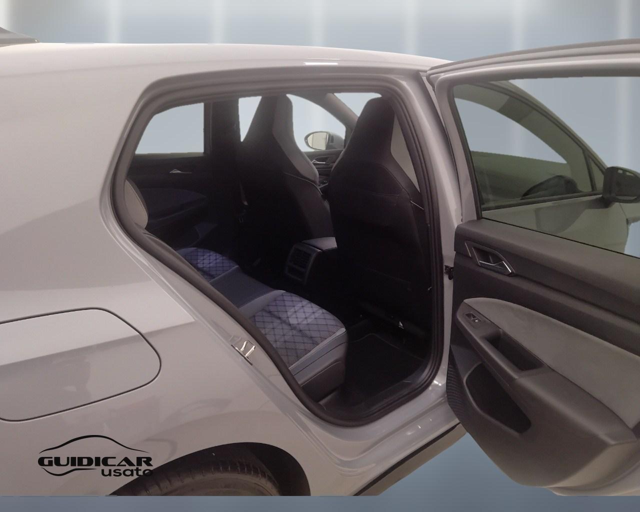 VOLKSWAGEN Golf VIII 2020 - Golf 1.5 etsi evo R-Line 130cv dsg