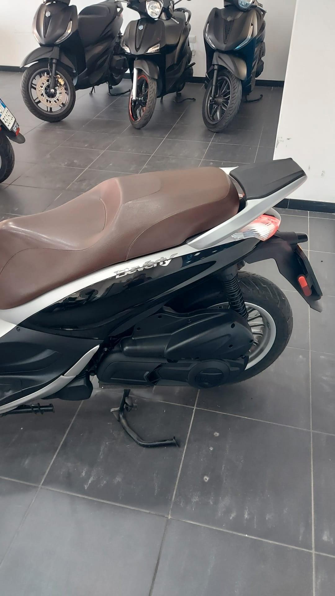 Piaggio Beverly 300 BASE