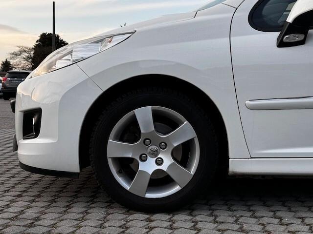 Peugeot 207 1.6 8V HDi 112CV SW Ciel Allure