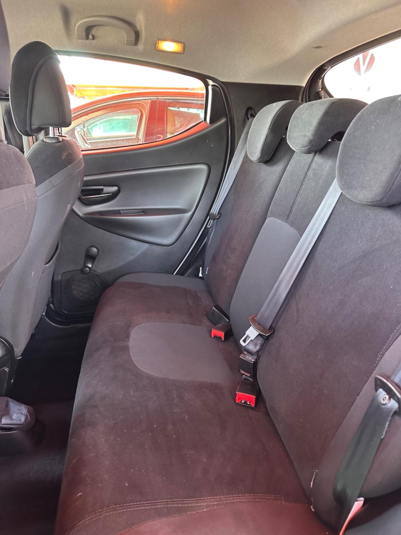 Lancia Ypsilon 1.2 69 CV 5 porte GPL Ecochic Silver