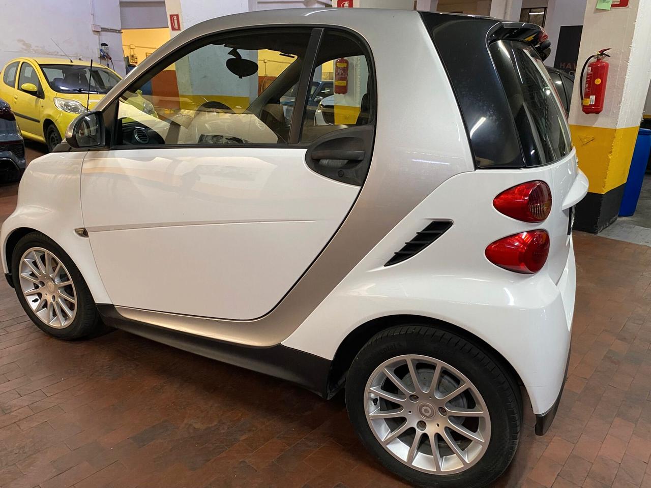 Smart ForTwo 1000 52 kW MHD coupé pure