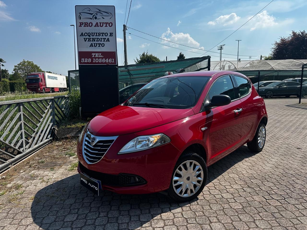 Lancia Ypsilon 0.9 TwinAir 85 CV 5 porte Metano Ecochic Gold