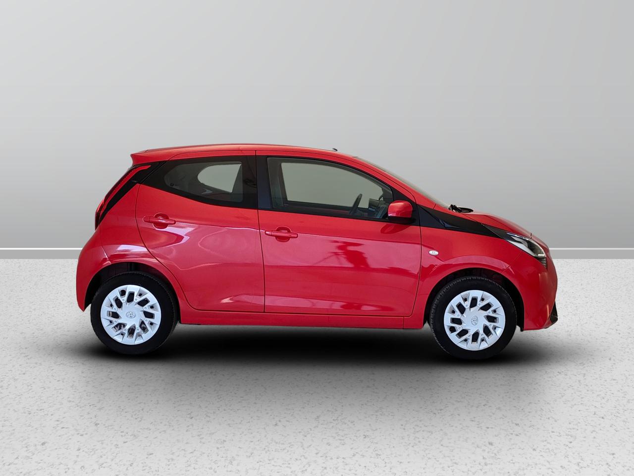 TOYOTA Aygo II 2018 5p - Aygo 5p 1.0 x-play 72cv