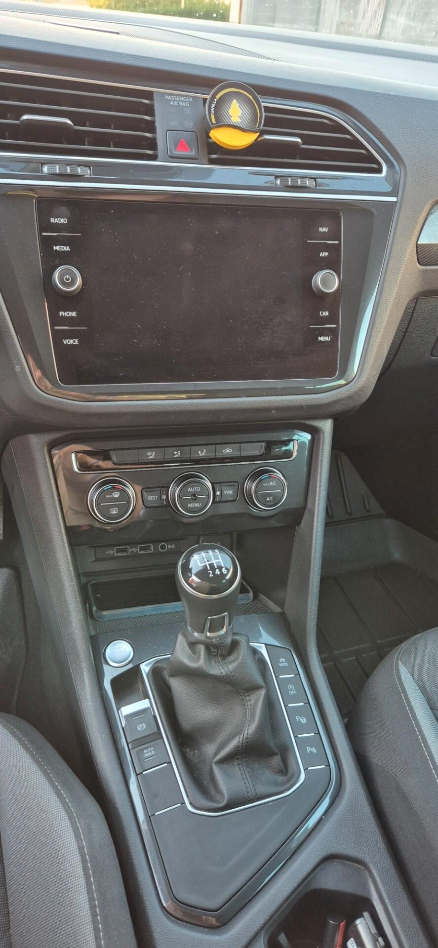 Volkswagen Tiguan 1.5 TSI Sport 130cv R-LINE ADATTA NEOPATENTATI
