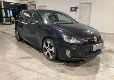 Volkswagen Golf GTI 2.0 TSI 5P