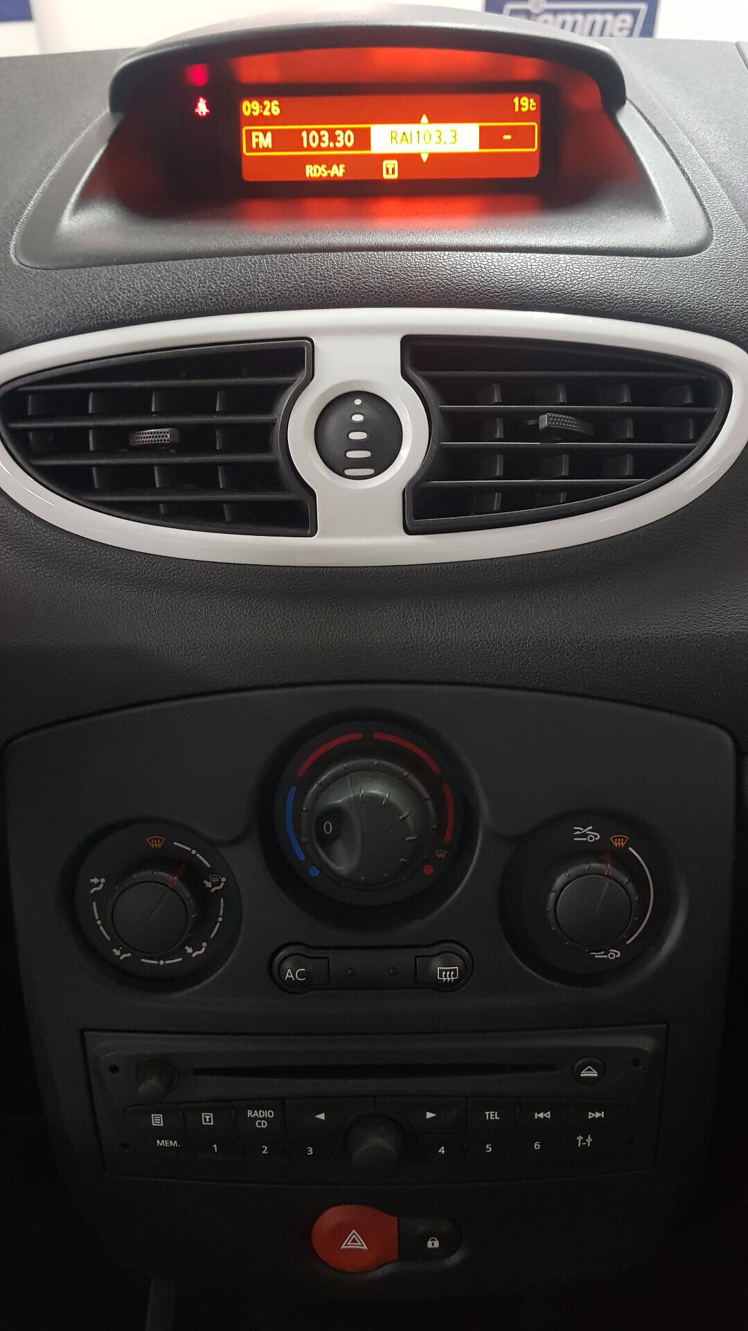 RENAULT CLIO 1.2 16V 5P SOLO 70.000 KM.03/2011