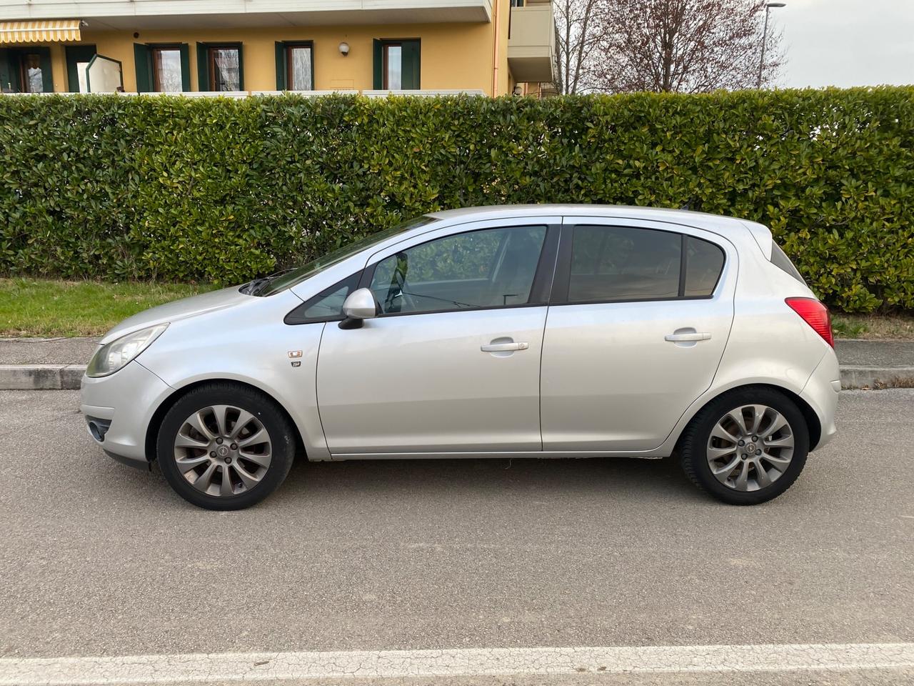 Opel Corsa 1.2 benzina GPL valido 2030