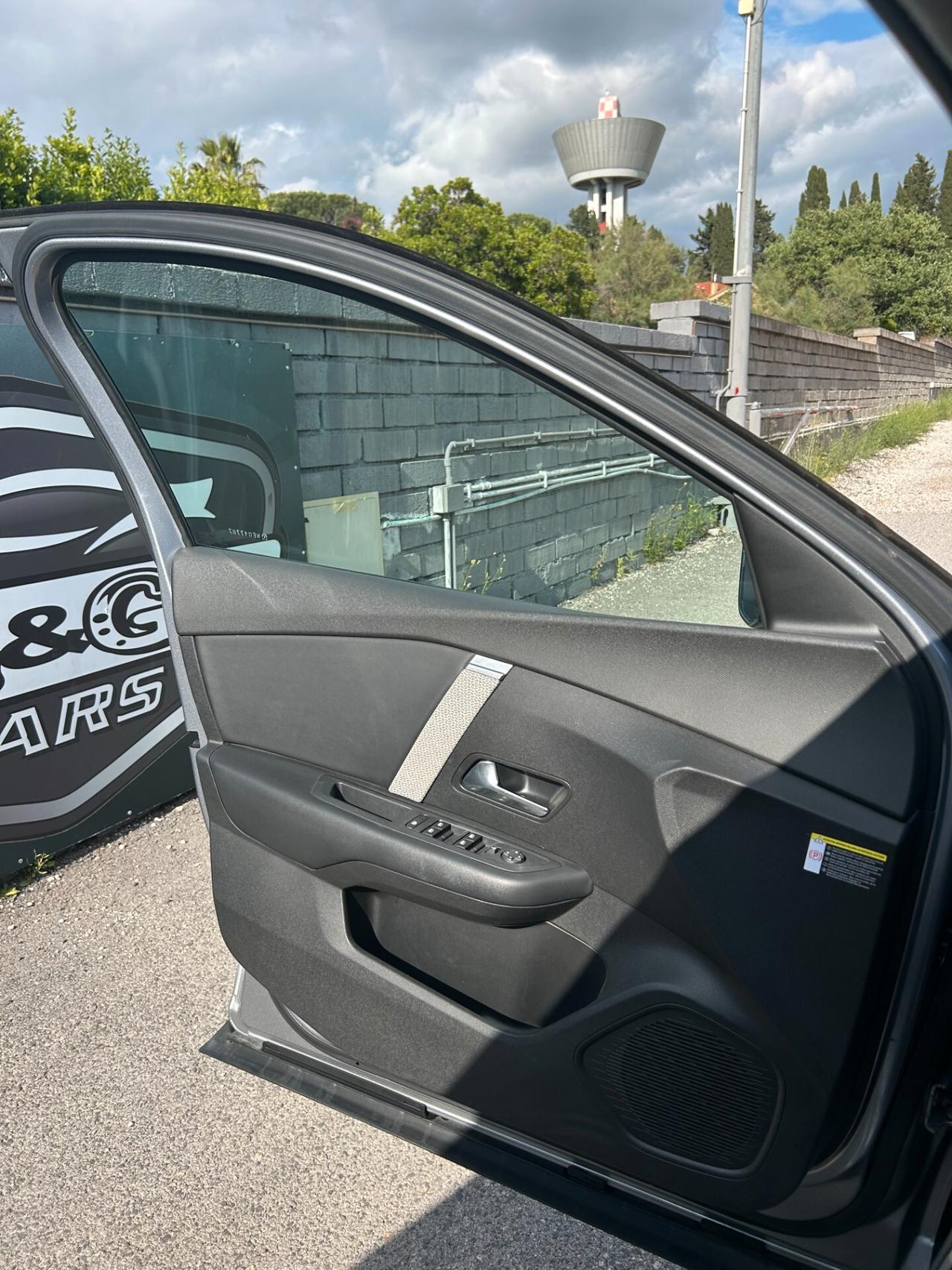 Citroen C4 PureTech 130 S&S EAT8 Shine