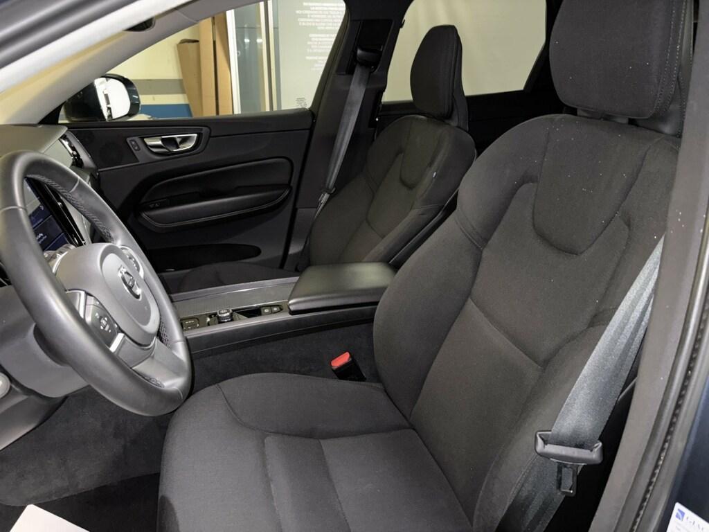 Volvo XC60 2.0 B4 Momentum Pro AWD Auto