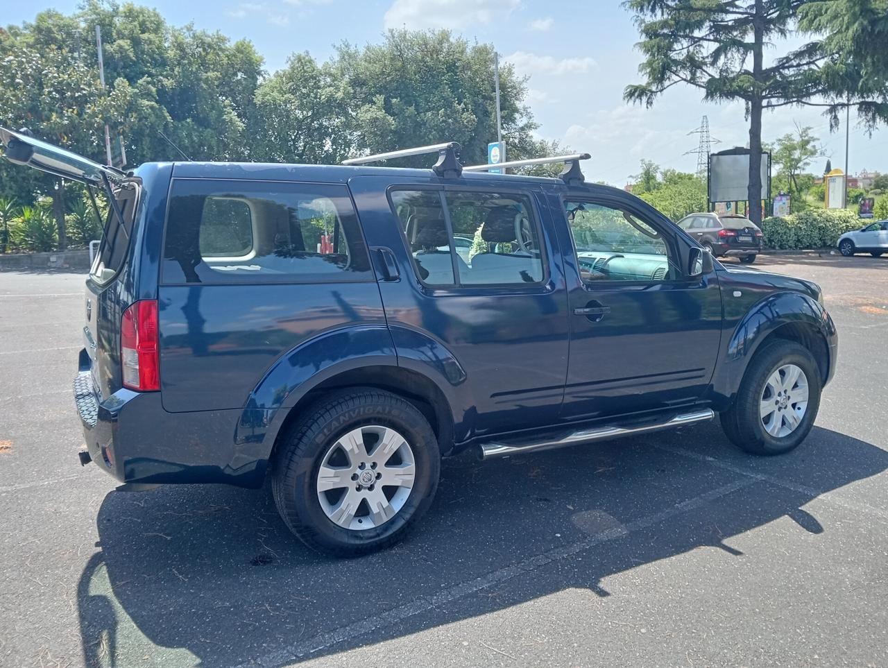 Nissan Pathfinder 2.5 dCi SE