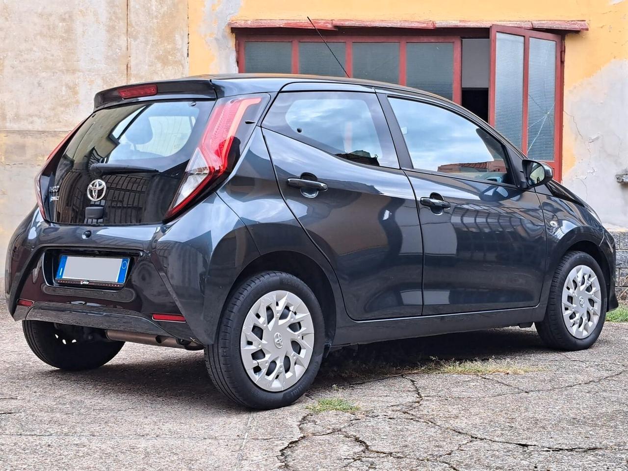 Toyota Aygo 1.0 VVT-i 69 CV 5 porte x-business MMT