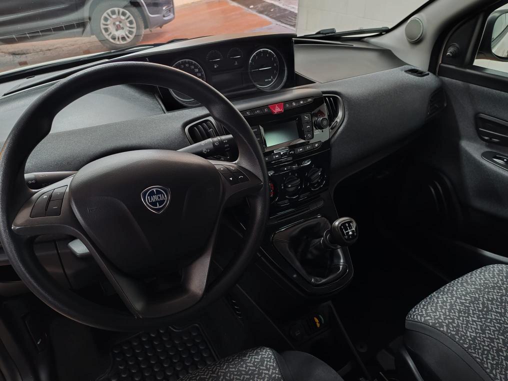 Lancia Ypsilon 1.2 Elefantino Blu 5 POSTI