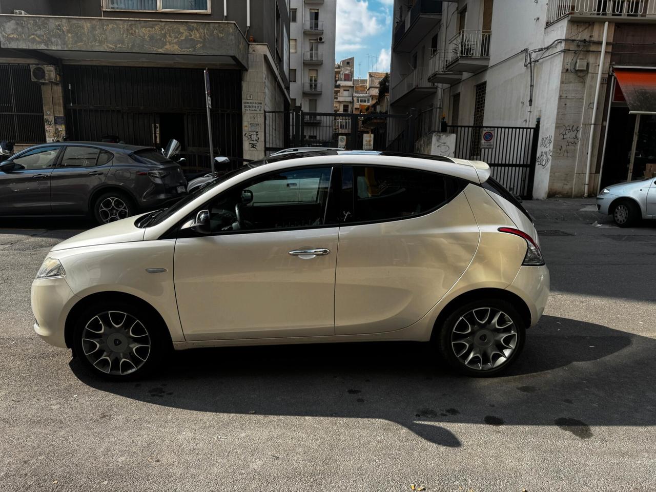 Lancia Ypsilon 1.3 MJT 16V 95 CV TETTUCCIO APRIBILE