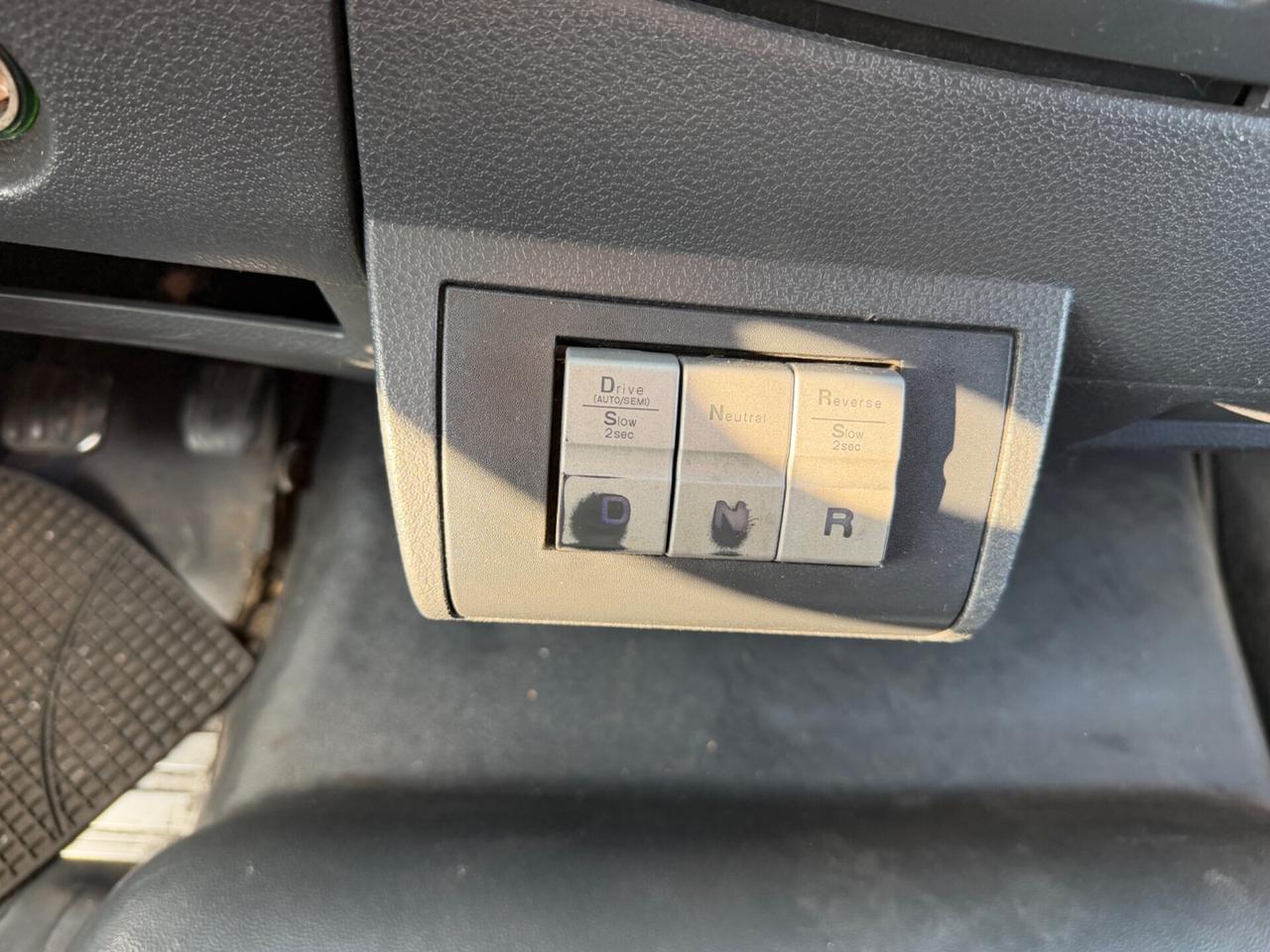 Iveco Eurocargo 12E22 con sponda Cambio Automatico