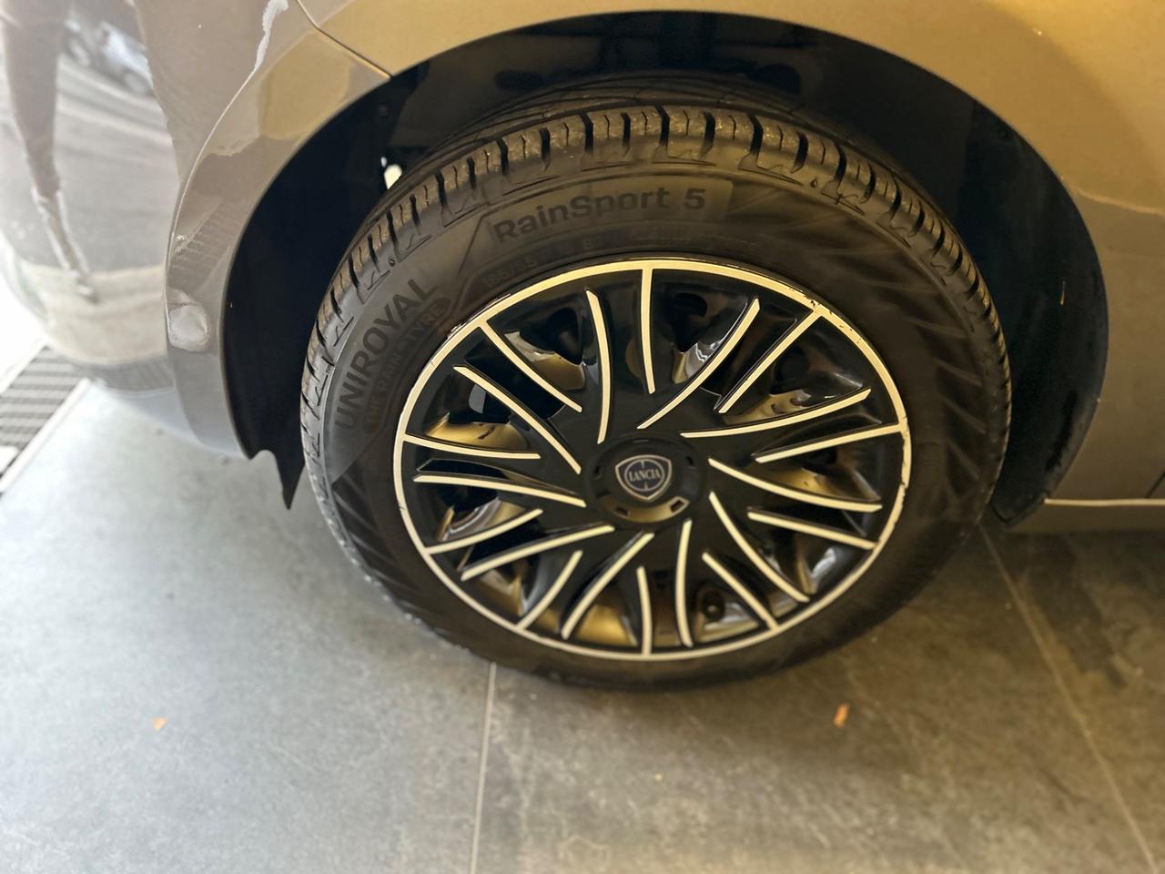 Lancia Ypsilon 1.0 FireFly Hybrid Silver Plus s&s *** 35.000KM * ESENZIONE BOLLO 2027 ***