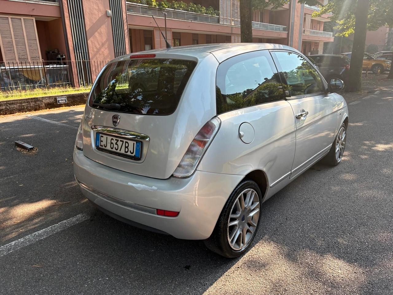 Lancia Ypsilon 1.2 69 CV 5 porte S&S Platinum km 85.000
