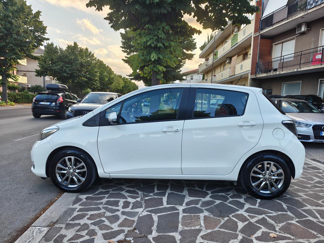 Toyota Yaris 1.0 5 porte Lounge
