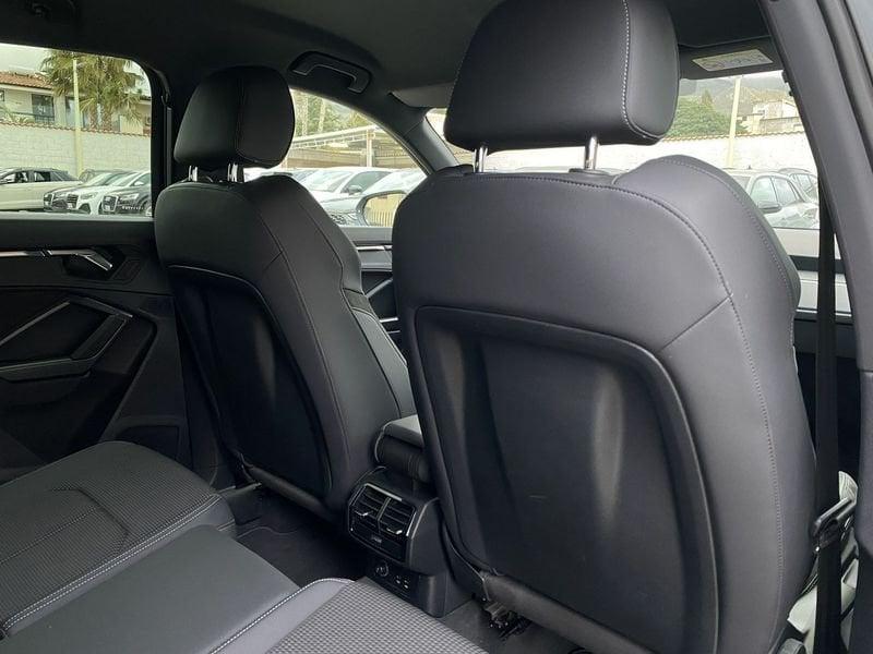 Audi Q3 S Line interno ed esterno 2.0 TDI 150CV S-Tronic 35