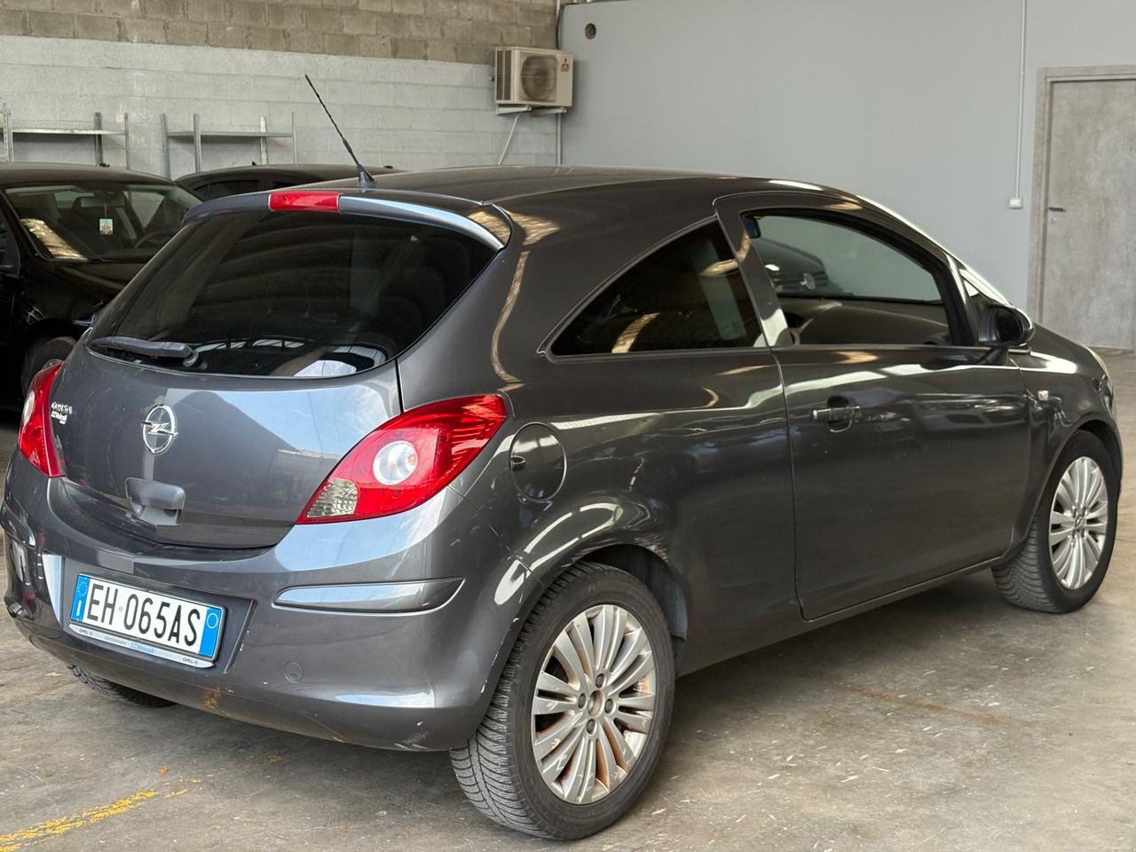 Opel Corsa 1.2 5 porte Club