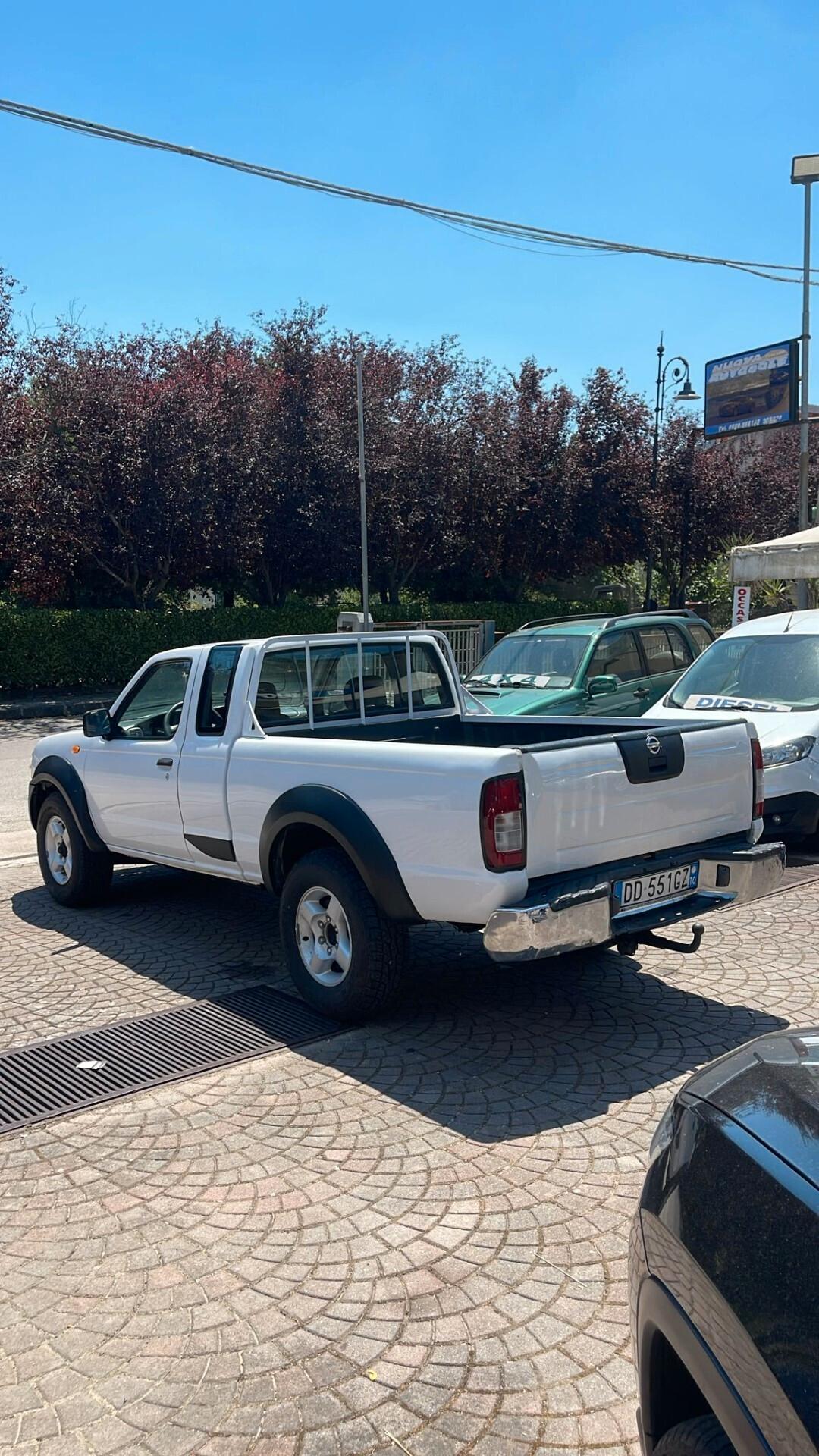 Nissan King Cab 4 posti cassone lungo