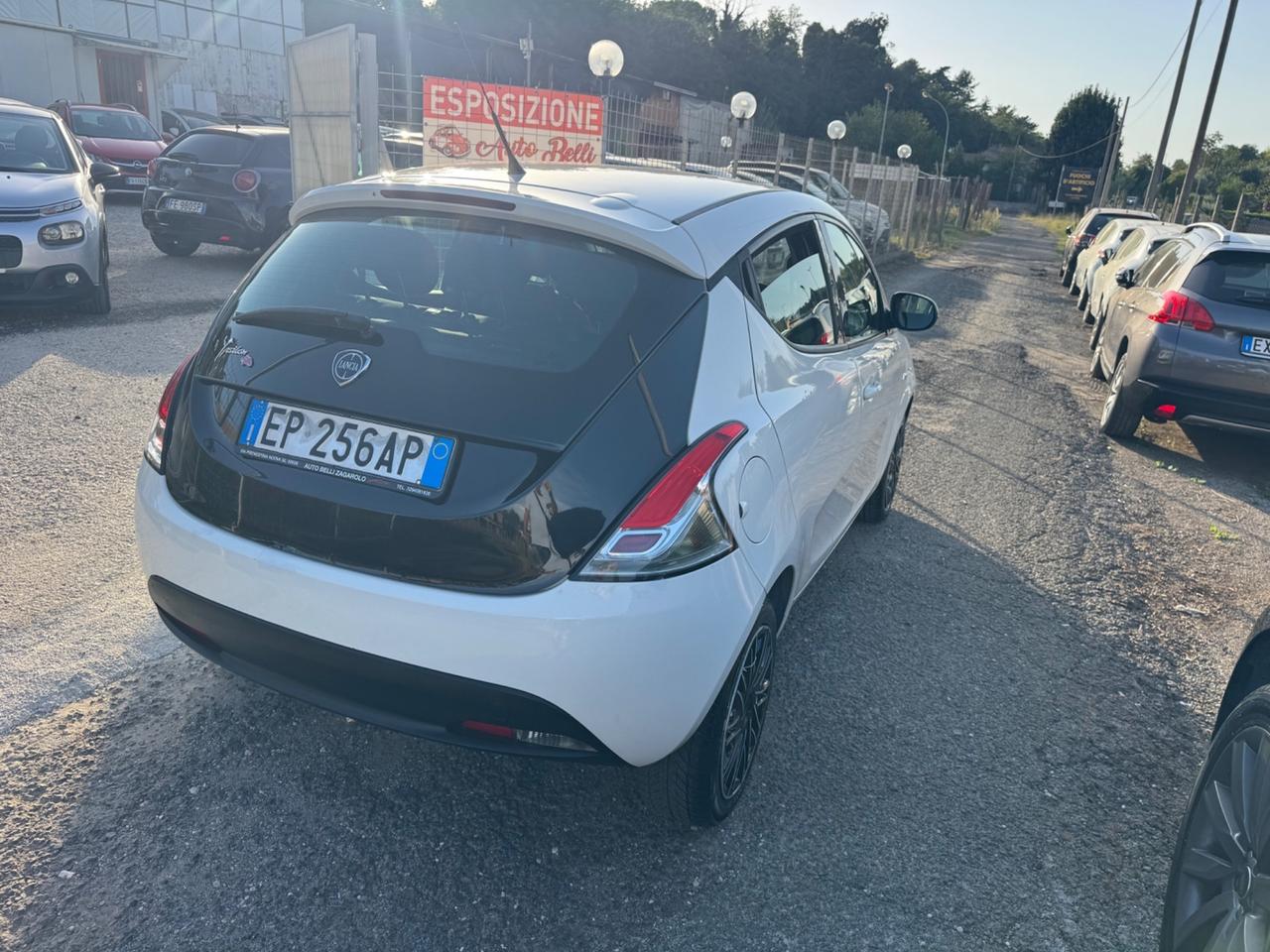 Lancia Ypsilon 1.2 69 CV 5 porte GPL Ecochic Silver