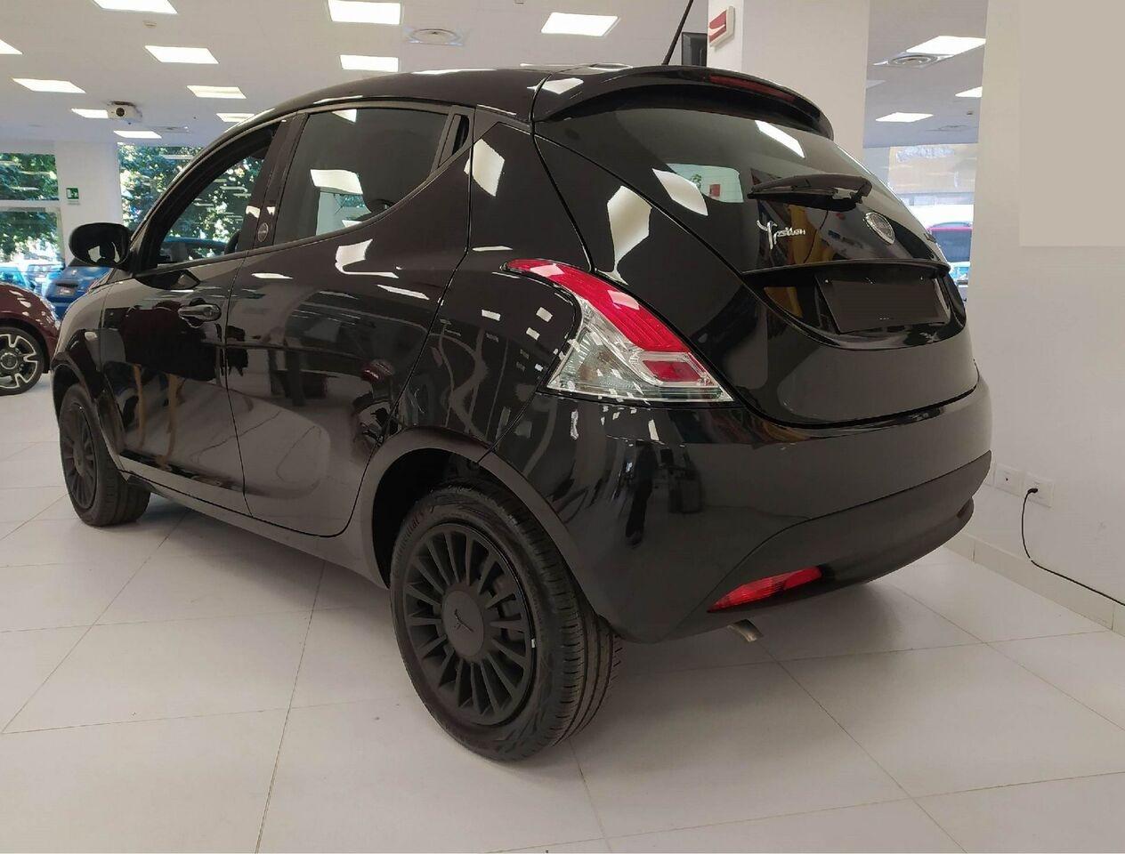 LANCIA Ypsilon III 2021 - Ypsilon 1.0 firefly hybrid Silver s&s 70cv