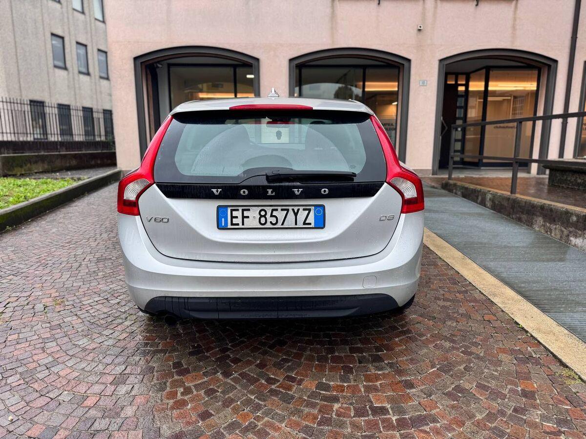 Volvo V60 I 2010 V60 2.0 D3 Summum