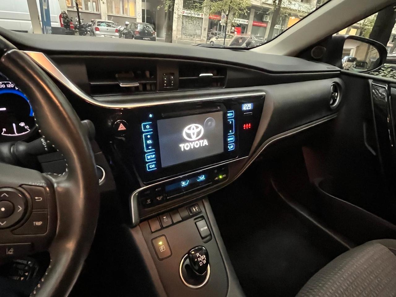 Toyota Auris 1.8 Hybrid Lounge