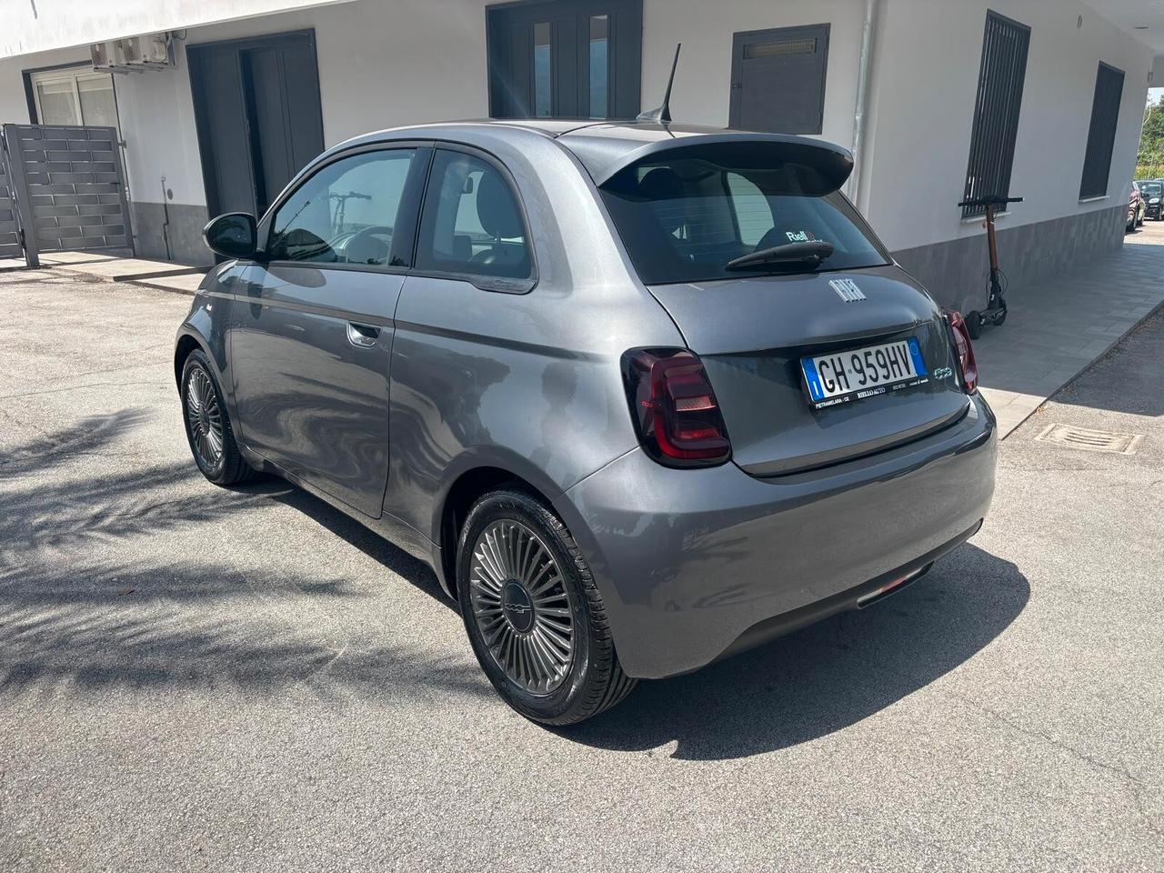 Fiat 500e 3+1 42 kWh Icon