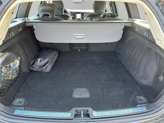 VOLVO V60 B4 (d) Geartronic Momentum Business Pro