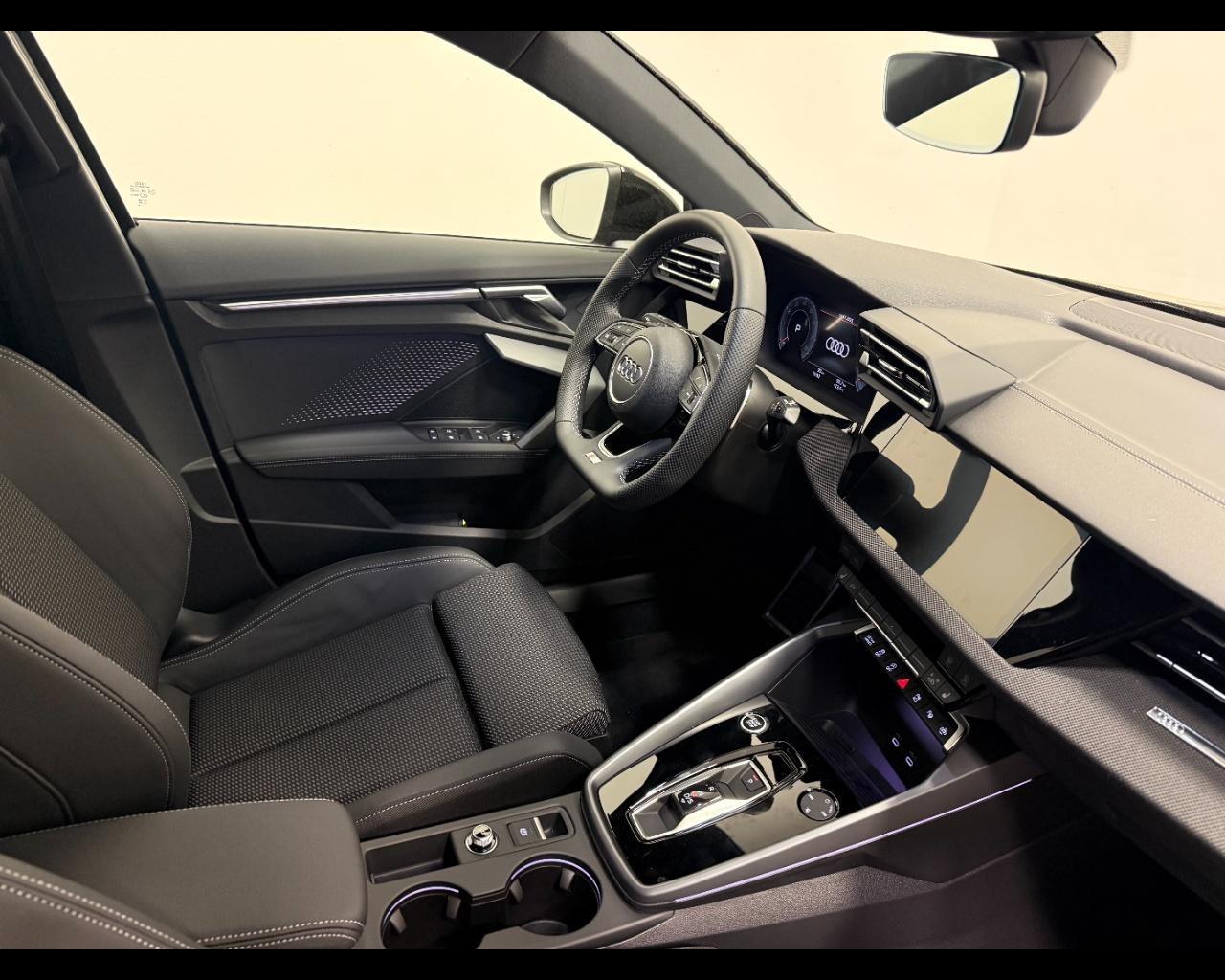AUDI A3 ALLSTREET 35 TFSI S-TRONIC IDENTITY CONTRAST