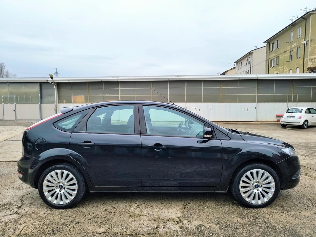 Ford Focus 1.6 Ti-VCT 5p. Benzina